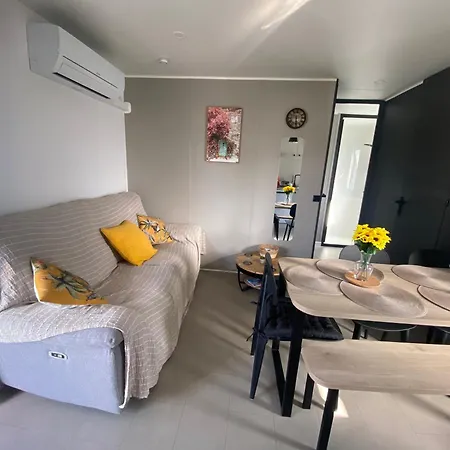 مكان تخييم Mobil 4 Etoiles Fréjus
